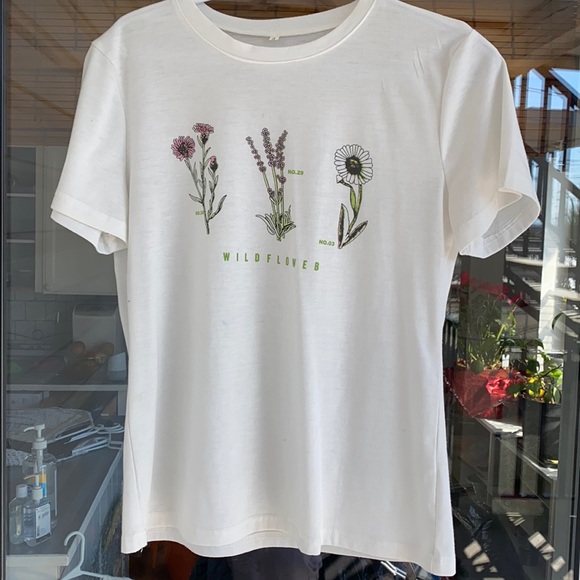 Flowers T-shirt - Picture 1 of 1